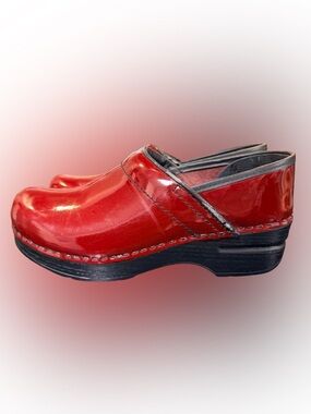 Dansko Professional Patent Leather Clogs Red Size 36 EU Womens Stapled Comfort